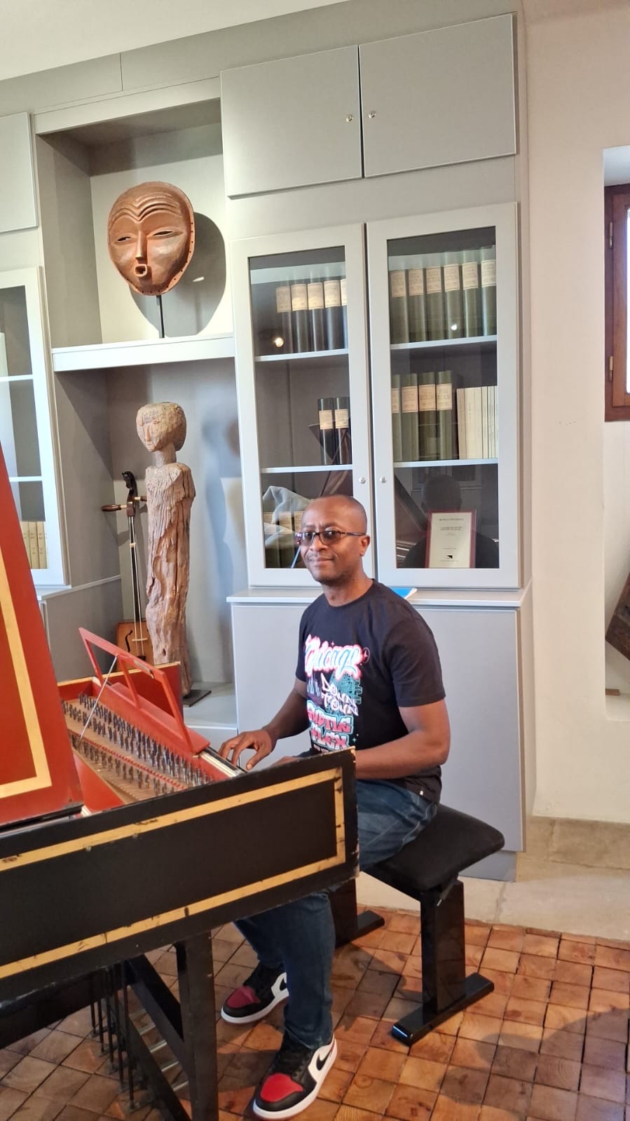 Mr Paul — native French speaker and Trinity / ABRSM trained piano tutor offering private online lessons